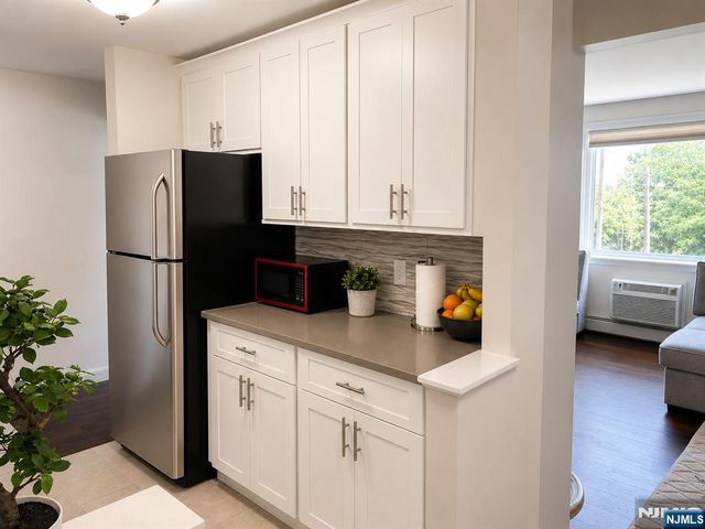 605 Grove L13, Clifton, NJ 07013