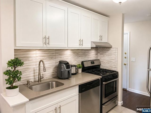 605 Grove L13, Clifton, NJ 07013