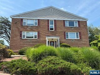 605 Grove L13, Clifton, NJ 07013