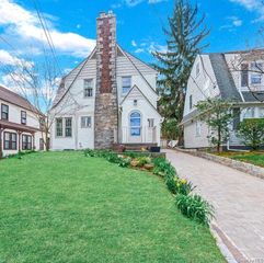 340 Manor Road, Douglaston, NY 11363