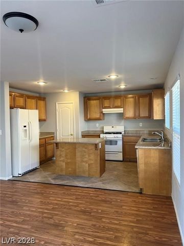 7320 Camden Pine Avenue, Las Vegas, NV 89129