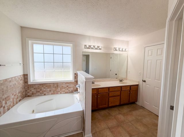 1840 Twin Rivers Rd, Clarksville, TN 37040