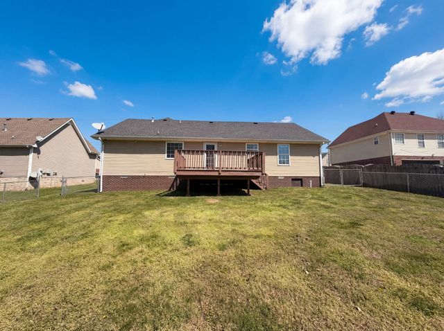 1840 Twin Rivers Rd, Clarksville, TN 37040