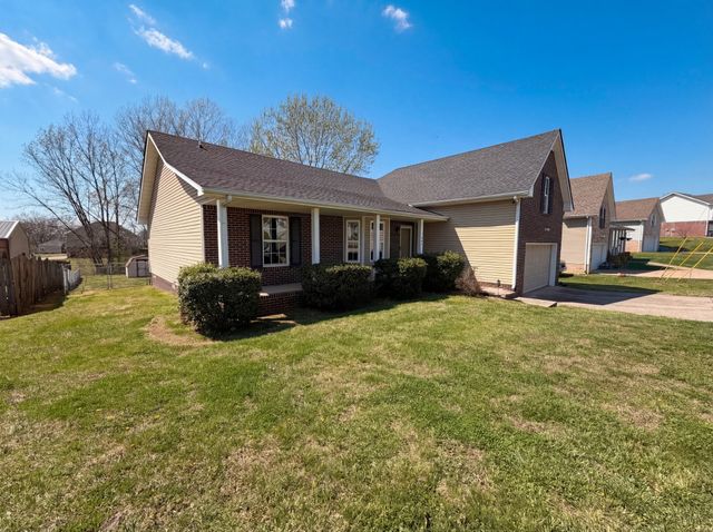 1840 Twin Rivers Rd, Clarksville, TN 37040