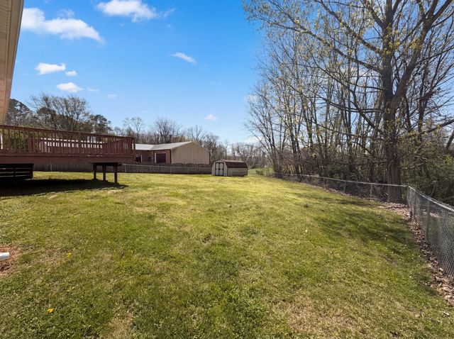 1840 Twin Rivers Rd, Clarksville, TN 37040