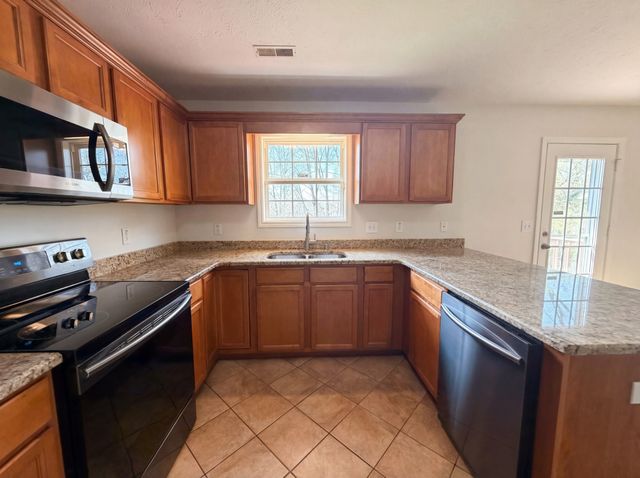 1840 Twin Rivers Rd, Clarksville, TN 37040