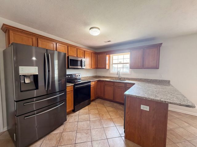 1840 Twin Rivers Rd, Clarksville, TN 37040