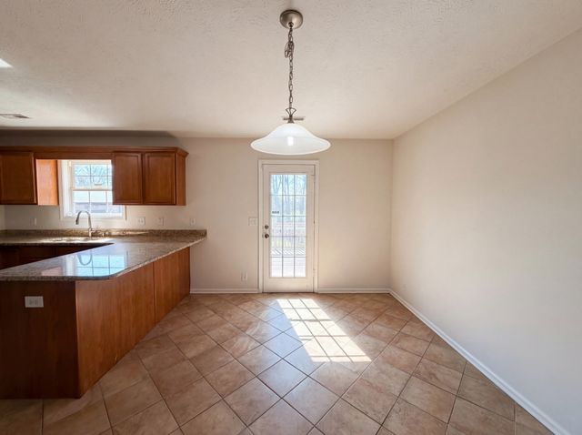 1840 Twin Rivers Rd, Clarksville, TN 37040