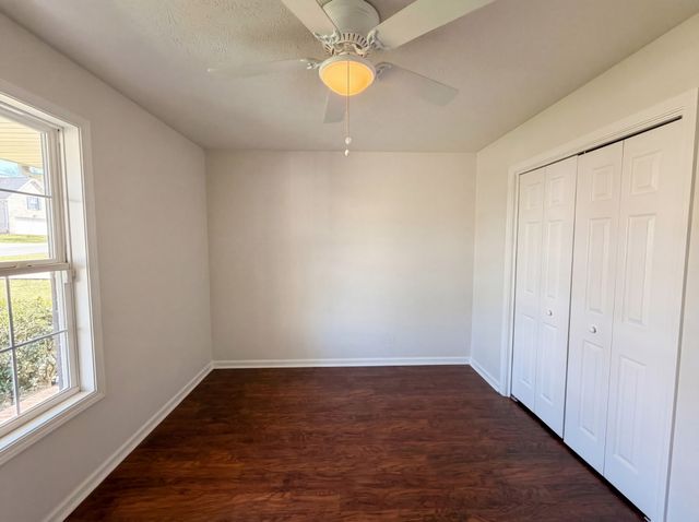 1840 Twin Rivers Rd, Clarksville, TN 37040