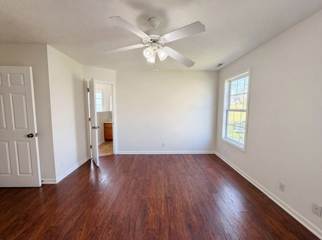 1840 Twin Rivers Rd, Clarksville, TN 37040