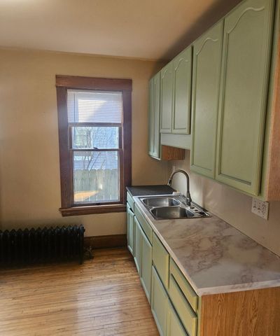 911 Jenks Avenue E, Saint Paul, MN 55106