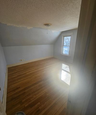 911 Jenks Avenue E, Saint Paul, MN 55106