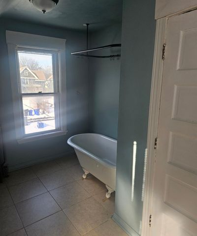 911 Jenks Avenue E, Saint Paul, MN 55106