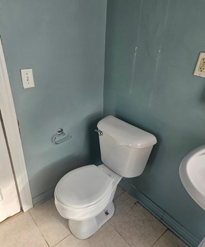 911 Jenks Avenue E, Saint Paul, MN 55106