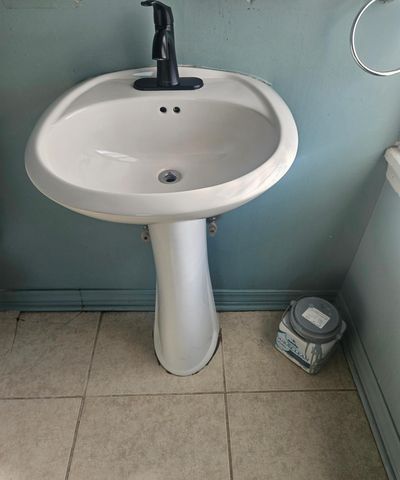 911 Jenks Avenue E, Saint Paul, MN 55106