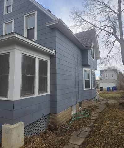 911 Jenks Avenue E, Saint Paul, MN 55106