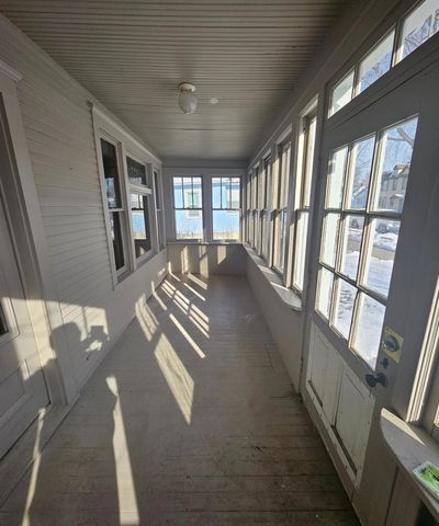 911 Jenks Avenue E, Saint Paul, MN 55106