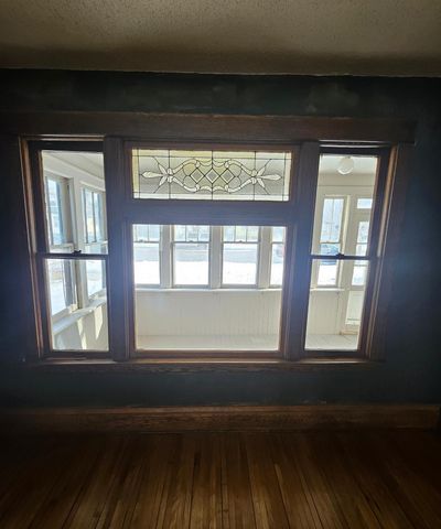 911 Jenks Avenue E, Saint Paul, MN 55106