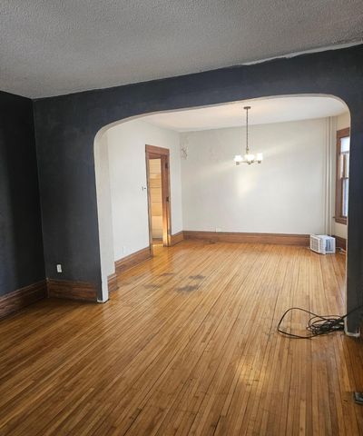 911 Jenks Avenue E, Saint Paul, MN 55106