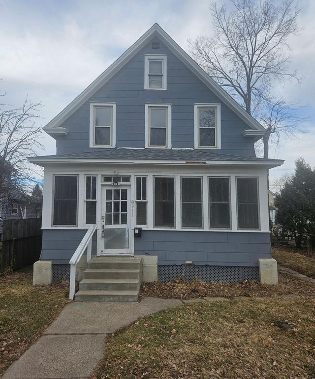 911 Jenks Avenue E, Saint Paul, MN 55106