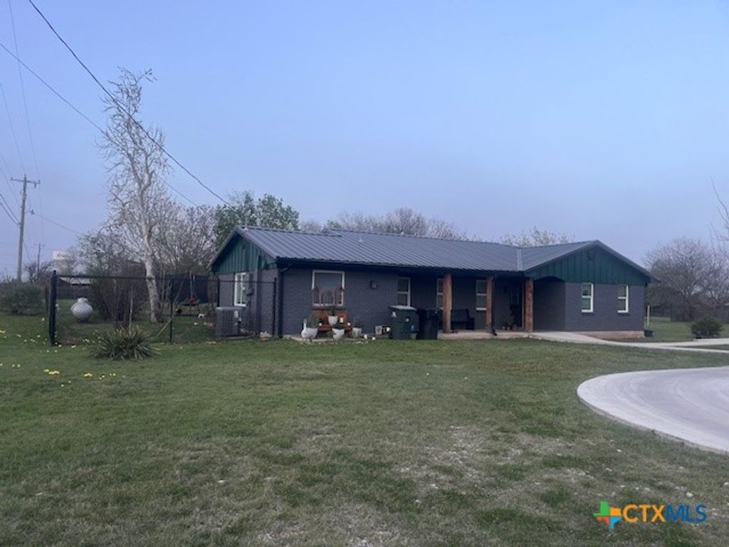 Image 4 of property listing at 7420 E Poison Oak Road, Temple, TX 76502