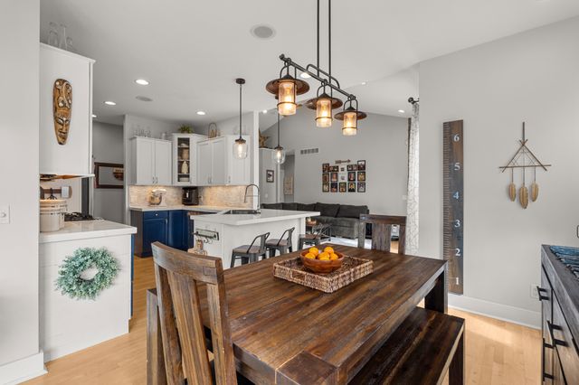 2225 SE Prairie Creek Drive, Waukee, IA 50263