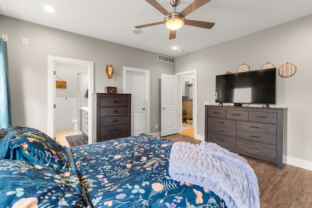 2225 SE Prairie Creek Drive, Waukee, IA 50263