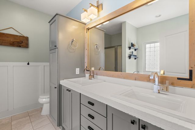2225 SE Prairie Creek Drive, Waukee, IA 50263