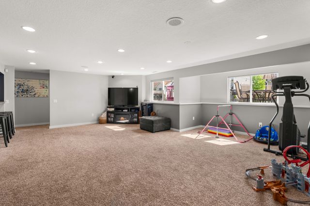2225 SE Prairie Creek Drive, Waukee, IA 50263