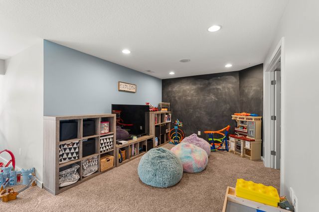 2225 SE Prairie Creek Drive, Waukee, IA 50263