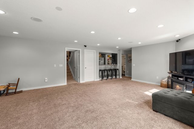 2225 SE Prairie Creek Drive, Waukee, IA 50263