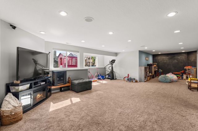2225 SE Prairie Creek Drive, Waukee, IA 50263