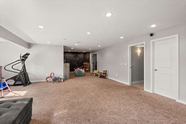 2225 SE Prairie Creek Drive, Waukee, IA 50263