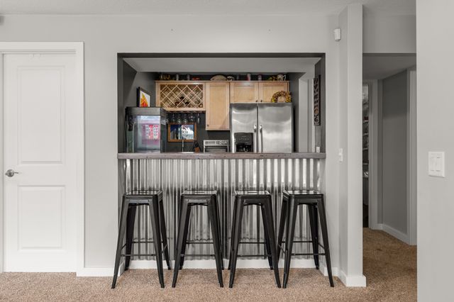 2225 SE Prairie Creek Drive, Waukee, IA 50263