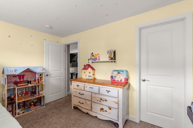 2225 SE Prairie Creek Drive, Waukee, IA 50263