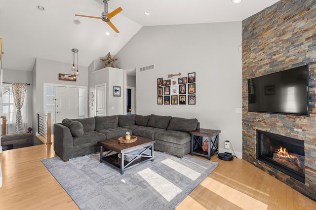 2225 SE Prairie Creek Drive, Waukee, IA 50263