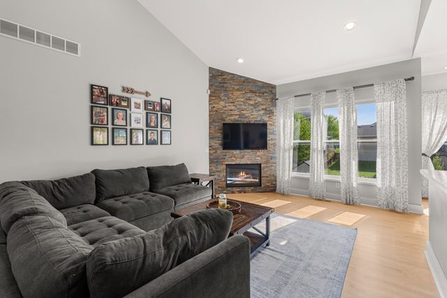 2225 SE Prairie Creek Drive, Waukee, IA 50263