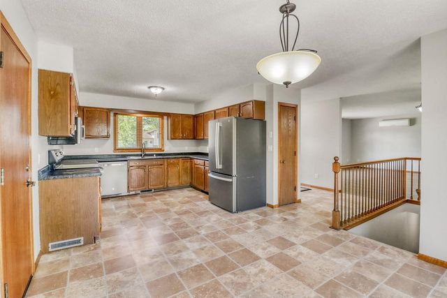 2206 Chancery Street S, Moorhead, MN 56560
