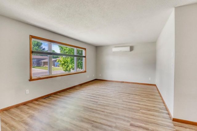 2206 Chancery Street S, Moorhead, MN 56560