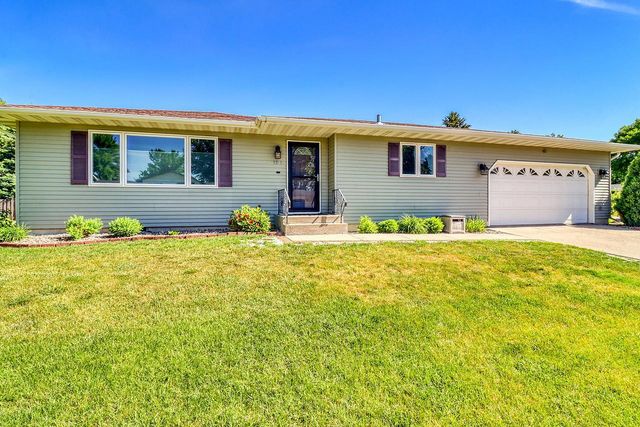 2206 Chancery Street S, Moorhead, MN 56560