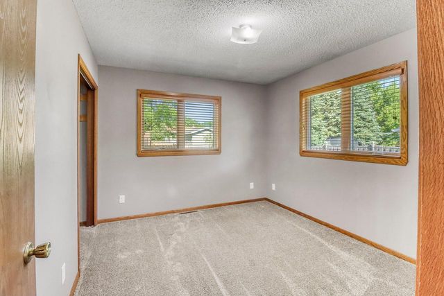 2206 Chancery Street S, Moorhead, MN 56560