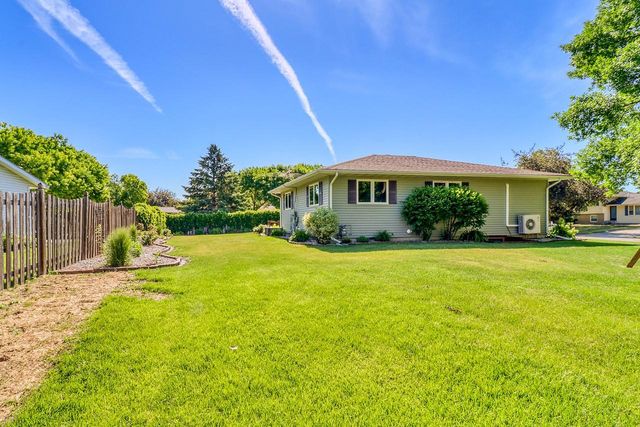 2206 Chancery Street S, Moorhead, MN 56560