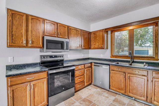 2206 Chancery Street S, Moorhead, MN 56560