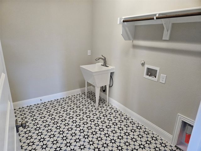 400 Willie's Court, Whitesboro, TX 76273