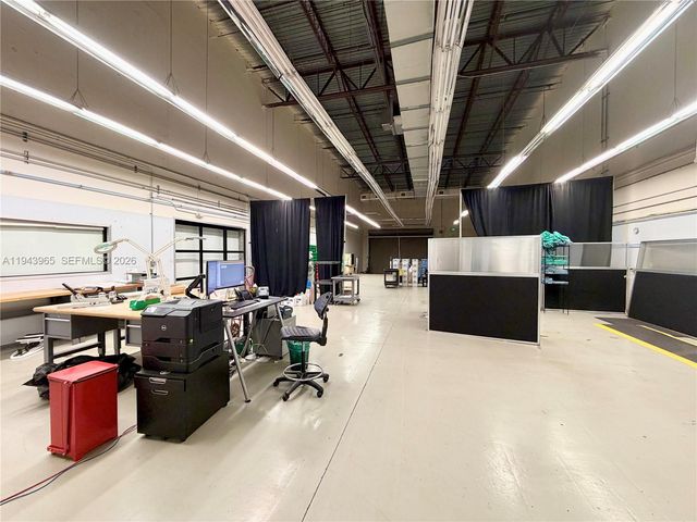 7620 NW 25th St 3, Miami, FL 33122