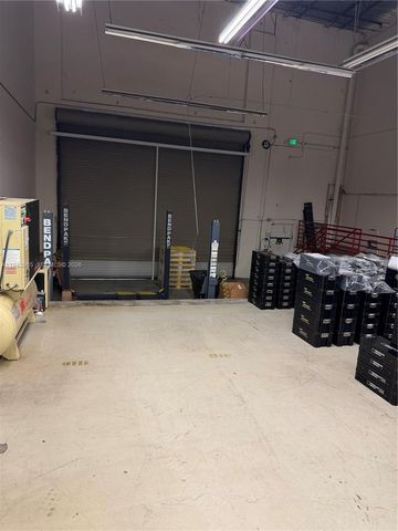 7620 NW 25th St 3, Miami, FL 33122