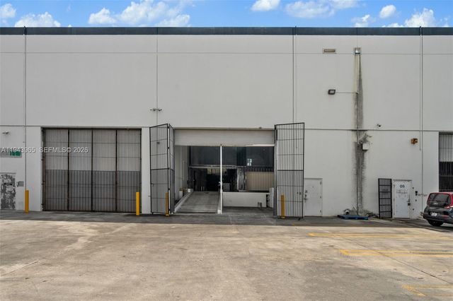 7620 NW 25th St 3, Miami, FL 33122