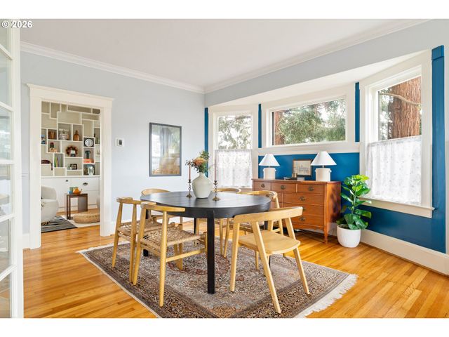 124 Ne 18TH Ave, Portland, OR 97232