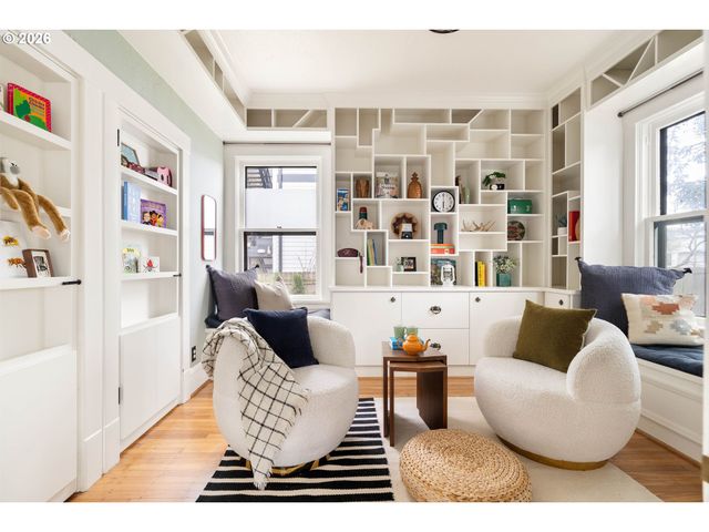 124 Ne 18TH Ave, Portland, OR 97232