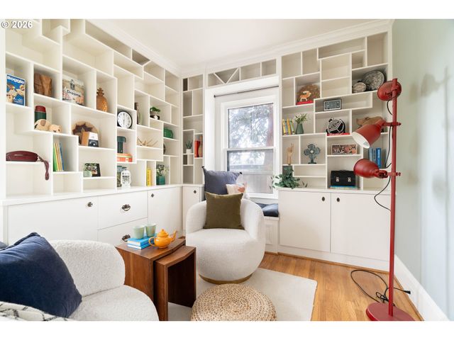 124 Ne 18TH Ave, Portland, OR 97232